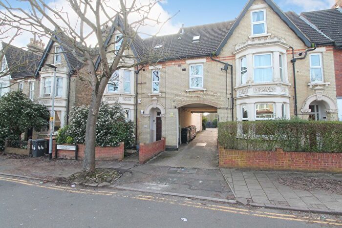 2 Bedroom Flat For Sale In Clarendon Street, Bedford, MK41