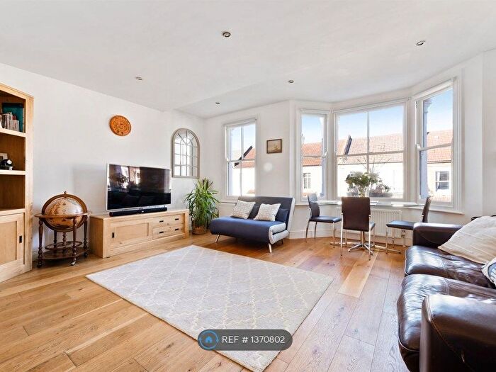 3 Bedroom Maisonette To Rent In Balvernie Grove, London, SW18