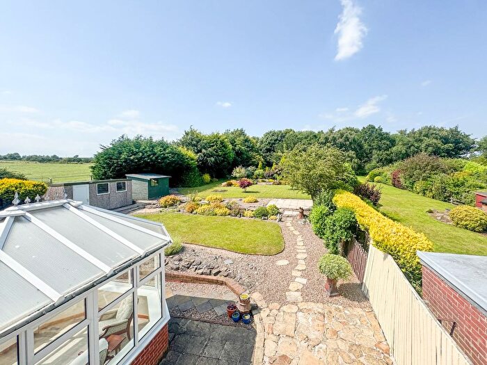 4 Bedroom Bungalow For Sale In Roslyn Avenue, Netherton, Huddersfield, HD4