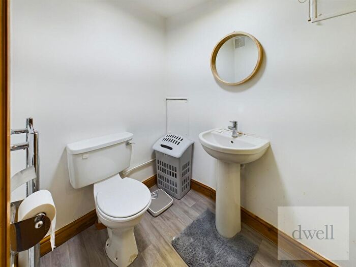 1 Bedroom Flat To Rent In Oakwood Avenue, Oakwood, Leeds, LS8