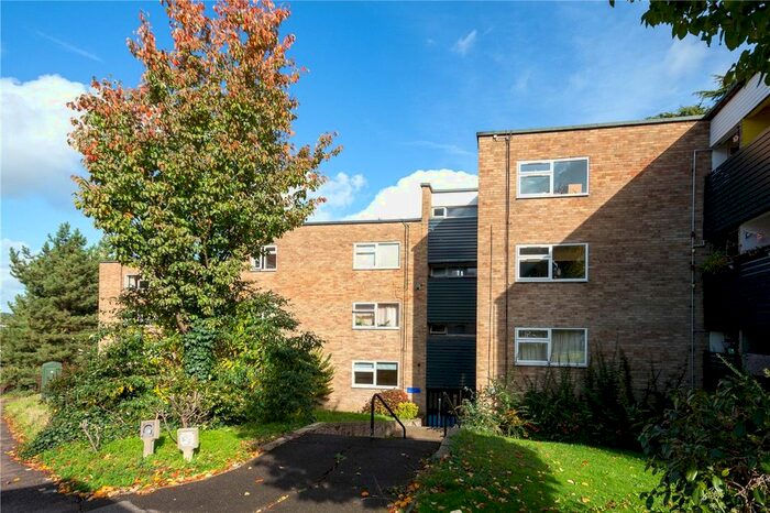 2 Bedroom Flat To Rent In Beech Drive, HP4