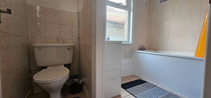 2 Bedroom Maisonette To Rent In Beehive Lane, Ilford, IG1