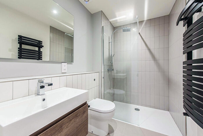 1 Bedroom Apartment To Rent In Becketts Place, KT1