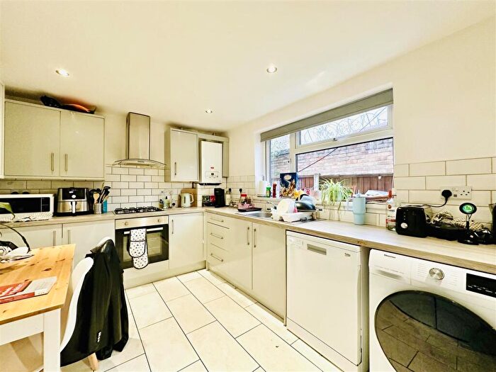 5 Bedroom House To Rent In Derby Grove, Nottingham, NG7