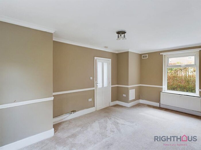 3 Bedroom Semi Detached House To Rent In Hardy Avenue, Bradford, BD6