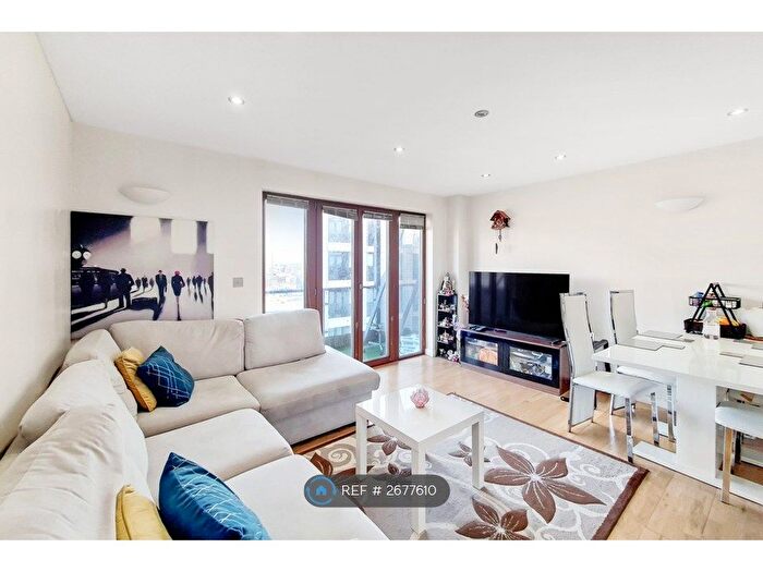 2 Bedroom Flat To Rent In Ilford Hill, Ilford, IG1