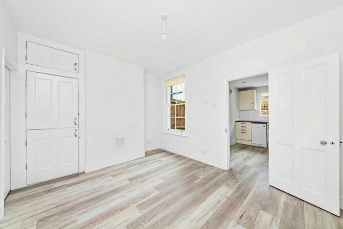 2 Bedroom House To Rent In Boxall Road, Dulwich, London, SE21