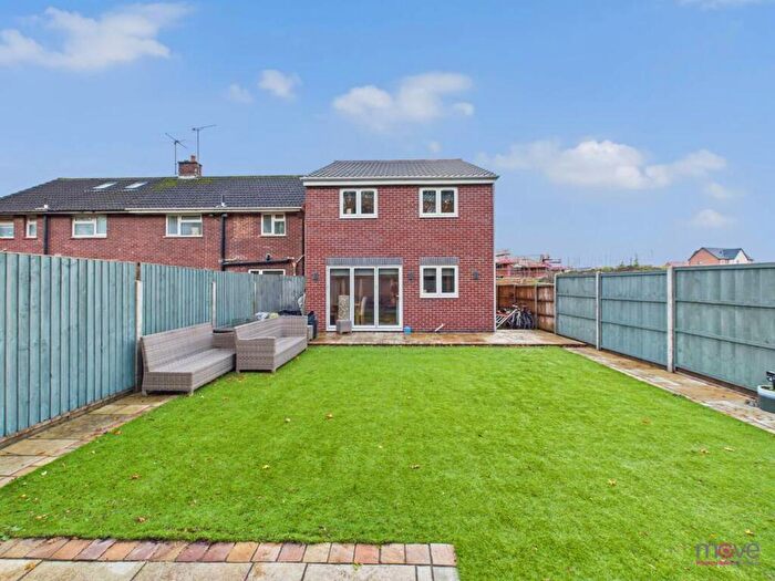3 Bedroom Detached House For Sale In Cedar Road, Brockworth, GL3