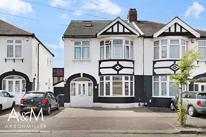 4 Bedroom Semi Detached House To Rent In Rosedene Gardens, Gants Hill, IG2