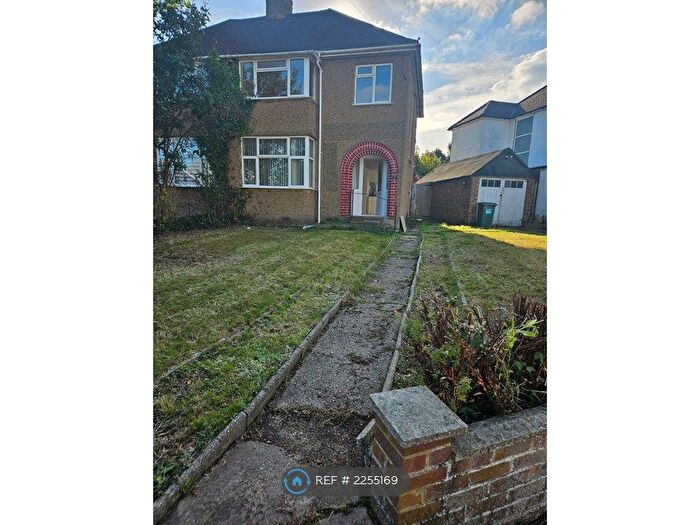 3 Bedroom Semi-Detached House To Rent In Mayflower Road, Park Street, St. Albans, AL2