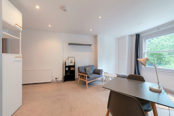 Apartment To Rent In Belsize Grove, NW3