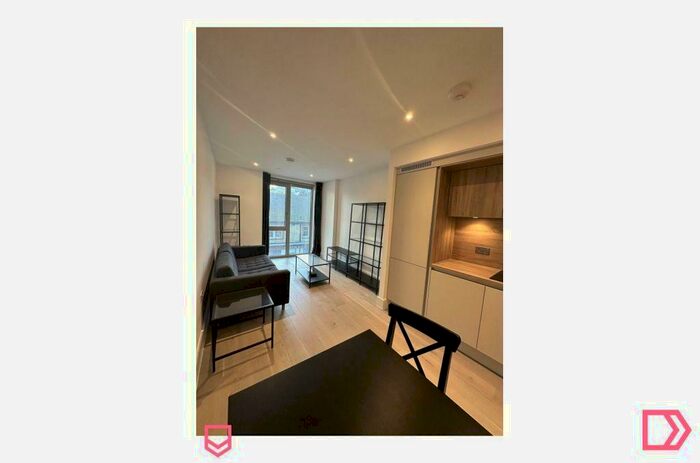 1 Bedroom Flat To Rent In Verto, Reading, Berkshire, RG1