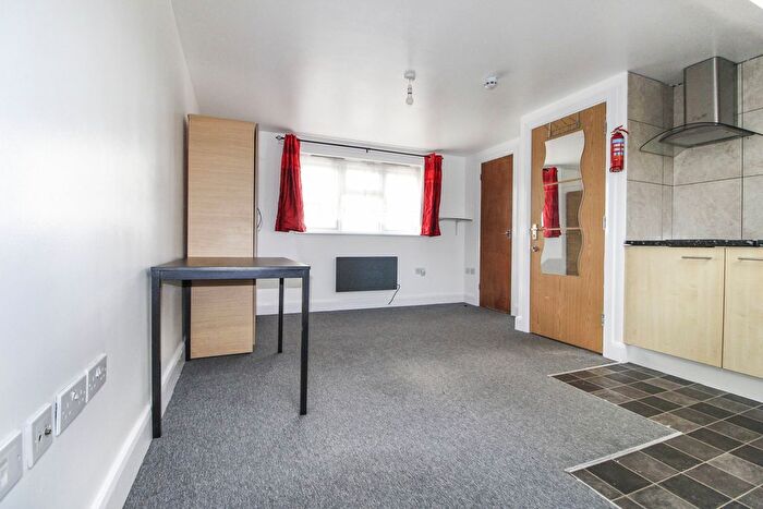 1 Bedroom Studio To Rent In Princes Avenue, Kingsbury, London, NW9