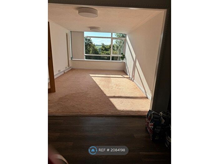 2 Bedroom Flat To Rent In Green Hill Gate, High Wycombe, HP13