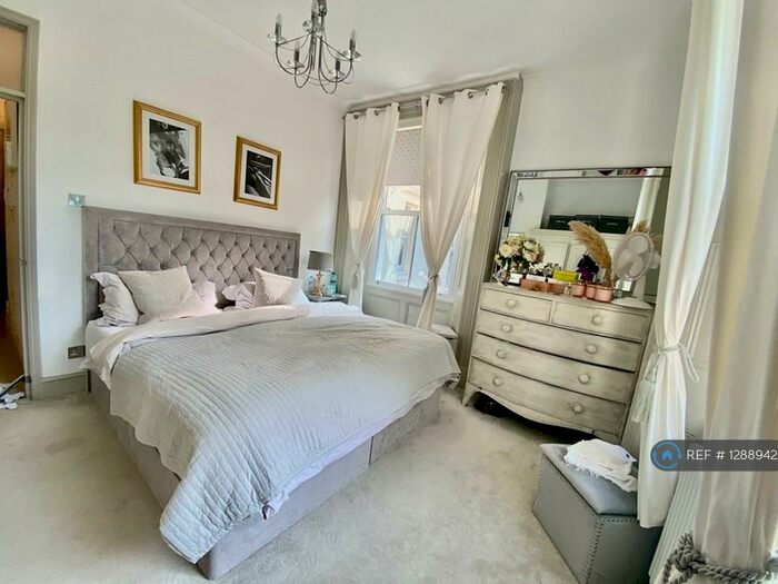 2 Bedroom Flat To Rent In Whitehorse Lane, London, SE25