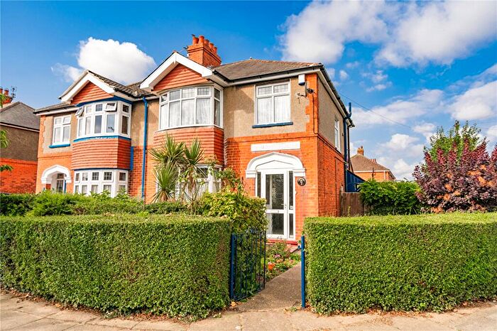 3 Bedroom Semi-Detached House For Sale In Carnarvon Avenue, Grimsby, Lincolnshire, DN34