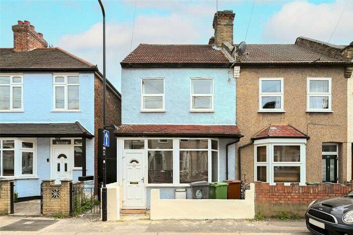 3 Bedroom End Of Terrace House To Rent In Oakfield Road, Walthamstow, London, E17