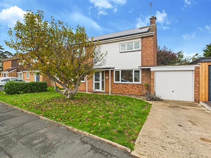 3 Bedroom Detached House For Sale In Insley Gardens, Hucclecote, Gloucester, GL3