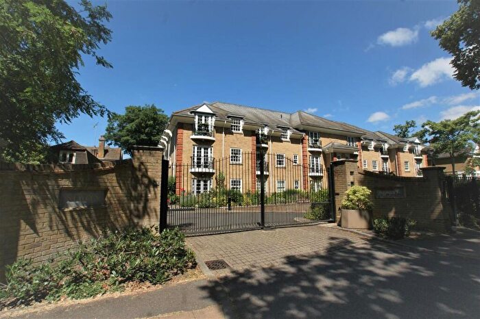 2 Bedroom Apartment To Rent In Oatlands Avenue, Walton-On-Thames, Surrey, KT13