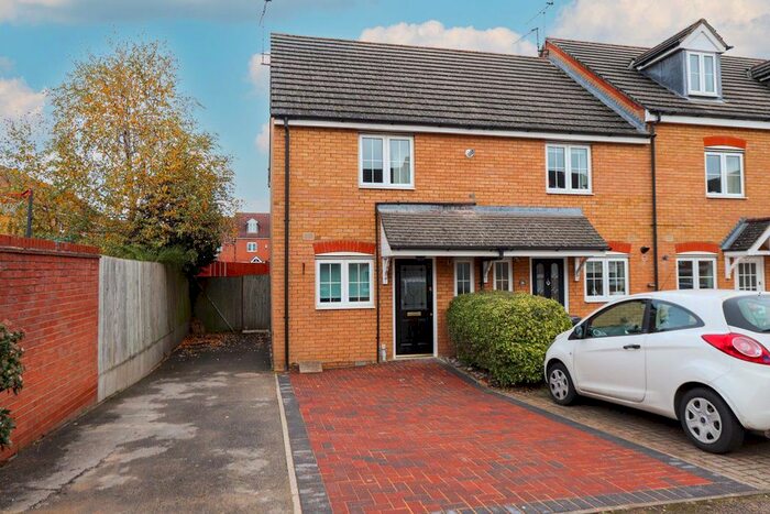 2 Bedroom Property To Rent In Mannock Way, Leighton Buzzard, LU7