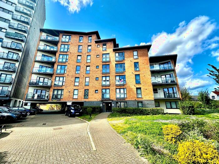 1 Bedroom Apartment To Rent In Gateway Court, - Parham Drive, Ilford, IG2