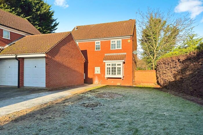 4 Bedroom Link Detached House To Rent In Bedfordshire Way, Wokingham, RG41