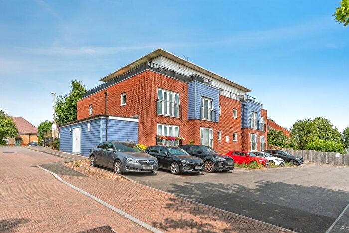 2 Bedroom Flat For Sale In Alexander Square, Eastleigh, SO50