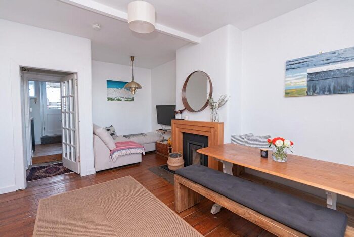 2 Bedroom Cottage To Rent In Lower Granton Road, Trinity, Edinburgh, EH5