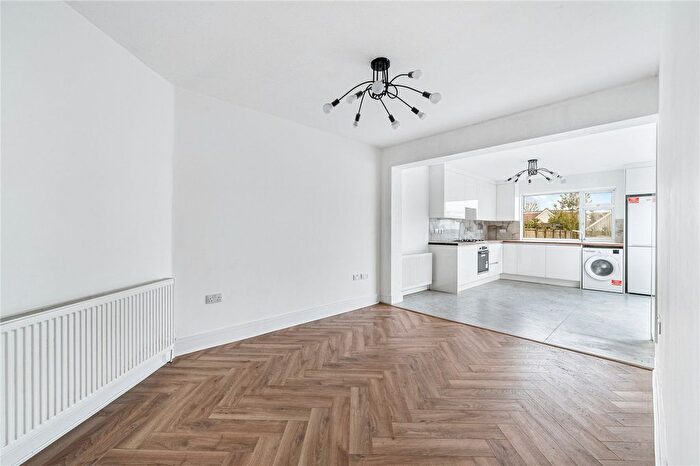 4 Bedroom Detached House To Rent In Eastmead Avenue, Greenford, Middlesex, UB6