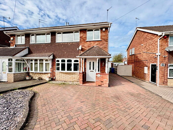 3 Bedroom Semi-Detached House To Rent In Veronica Road, Kingswinford, DY6