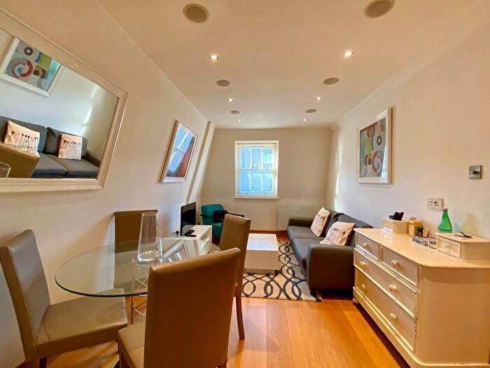 2 Bedroom Flat To Rent In Durweston Street, London, W1H