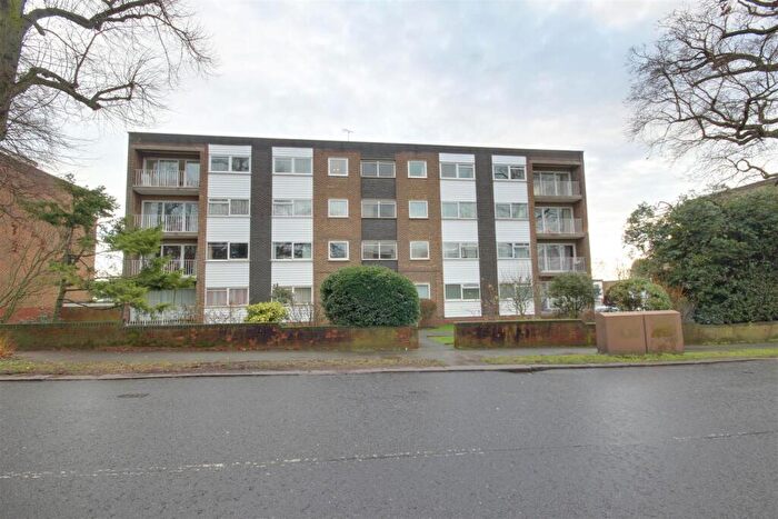 3 Bedroom Flat To Rent In Maplin Close, London, N21