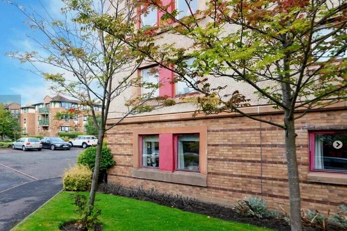 2 Bedroom Flat To Rent In , North Werber Place, Edinburgh, EH4