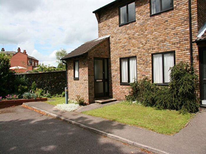 2 Bedroom Flat To Rent In Newlands, Old Hertford Road, Hatfield, AL9