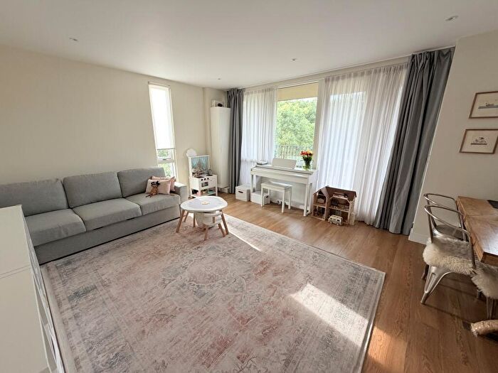 2 Bedroom Flat For Sale In Stead Street, London, SE17