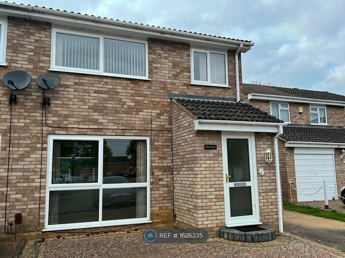 3 Bedroom Semi-Detached House To Rent In Cromarty Court, Bletchley, Milton Keynes, MK3