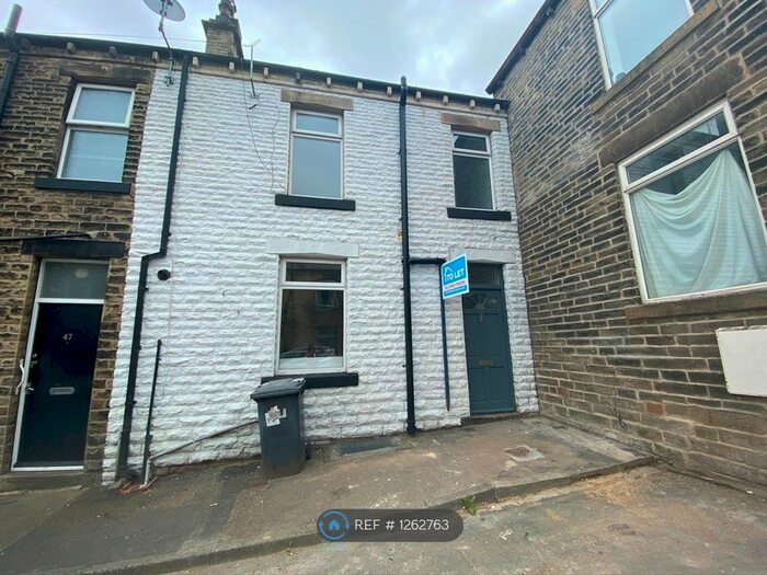 2 Bedroom Terraced House To Rent In George Street, Cleckheaton BD19