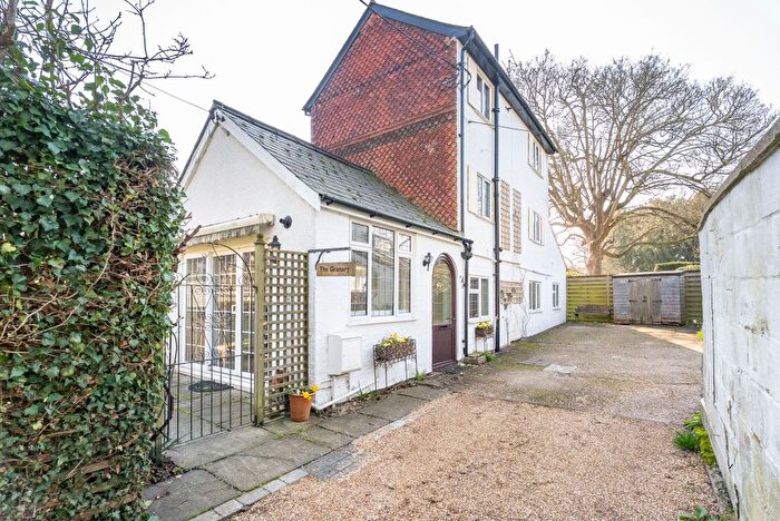 2 Bedroom Detached House For Sale In Old Reigate Road, Betchworth, RH3