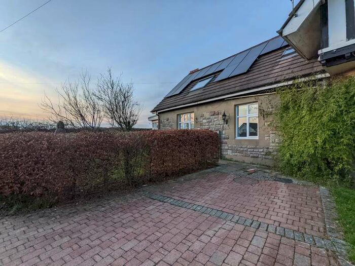 1 Bedroom Flat To Rent In South Lodge, Alltyferin Road, Nantgaredig, SA32