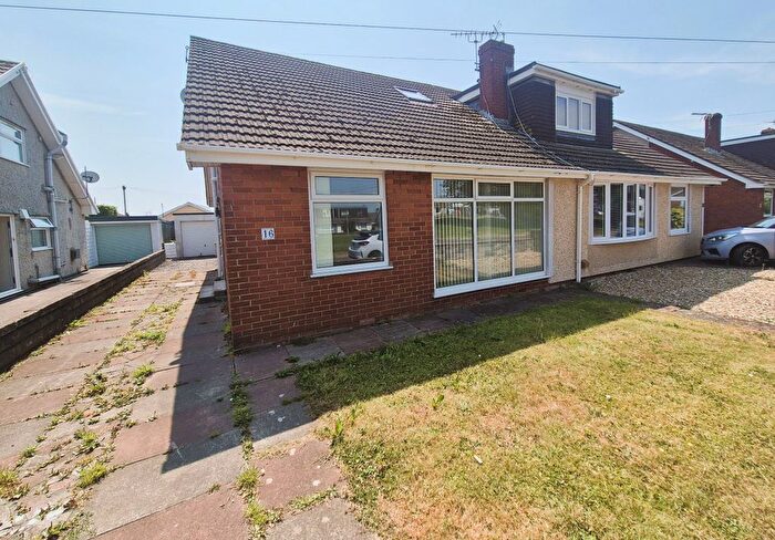 3 Bedroom Bungalow To Rent In Bredenbury Gardens, Porthcawl, CF36