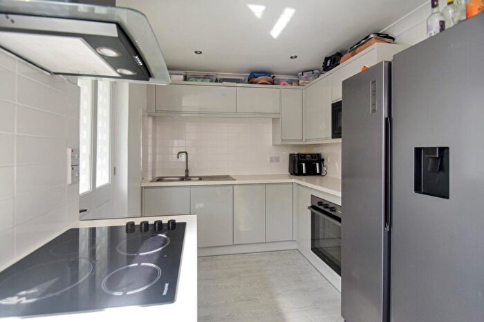 3 Bedroom Terraced House For Sale In Fourth Avenue, Gillingham, ME7