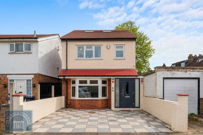 4 Bedroom Detached House To Rent In Harpenden Road, Aldersbrook, E12