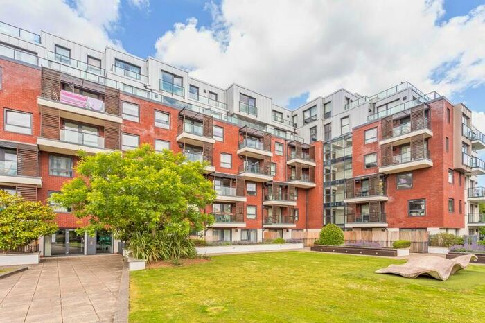 2 Bedroom Flat To Rent In Green Lane, Edgware, HA8