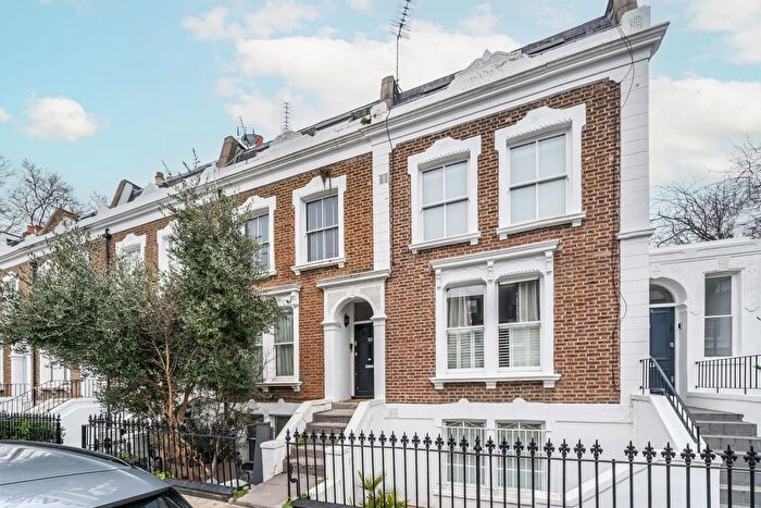 2 Bedroom Flat To Rent In Moore Park Road, London, SW6