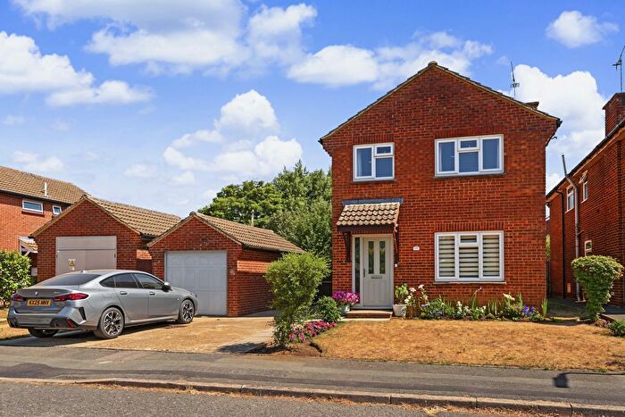 4 Bedroom Detached House For Sale In Chesterfield Crescent, Wing, LU7