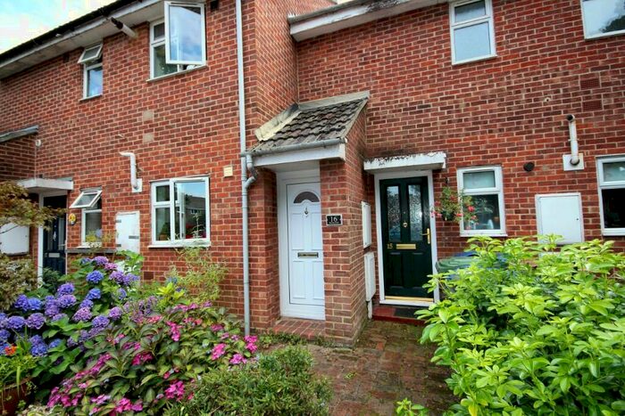 1 Bedroom Maisonette To Rent In Dunning Close, South Ockendon, Essex, RM15