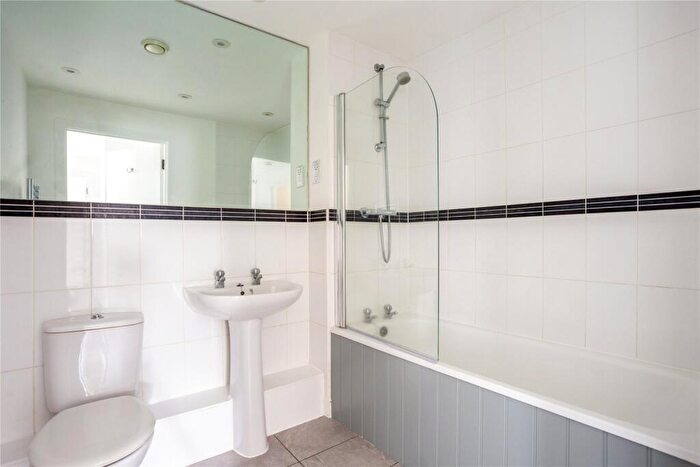 2 Bedroom Flat To Rent In Chertsey House, Bridge Wharf, Chertsey, KT16