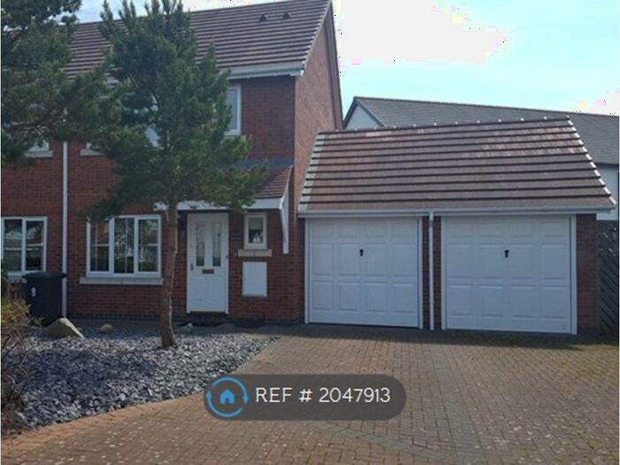 3 Bedroom Semi-Detached House To Rent In Gwynt Y Mor, Conwy, LL32