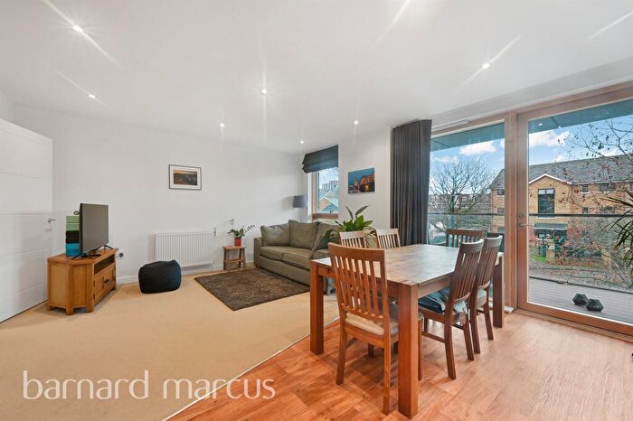 2 Bedroom Flat For Sale In Sumner Road, London, SE15