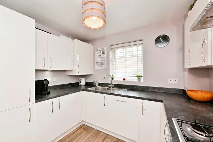 2 Bedroom Flat For Sale In Fieldfare Way, Harlow, CM17